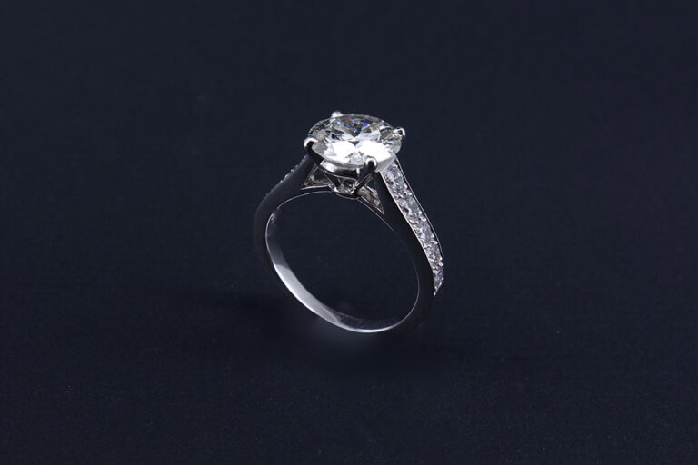 Comment nettoyer et prendre soin de votre bague de fiançailles