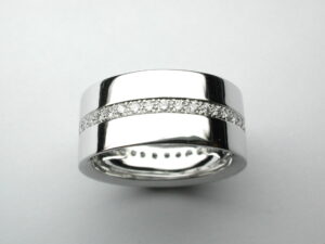 Bague ruban diamants