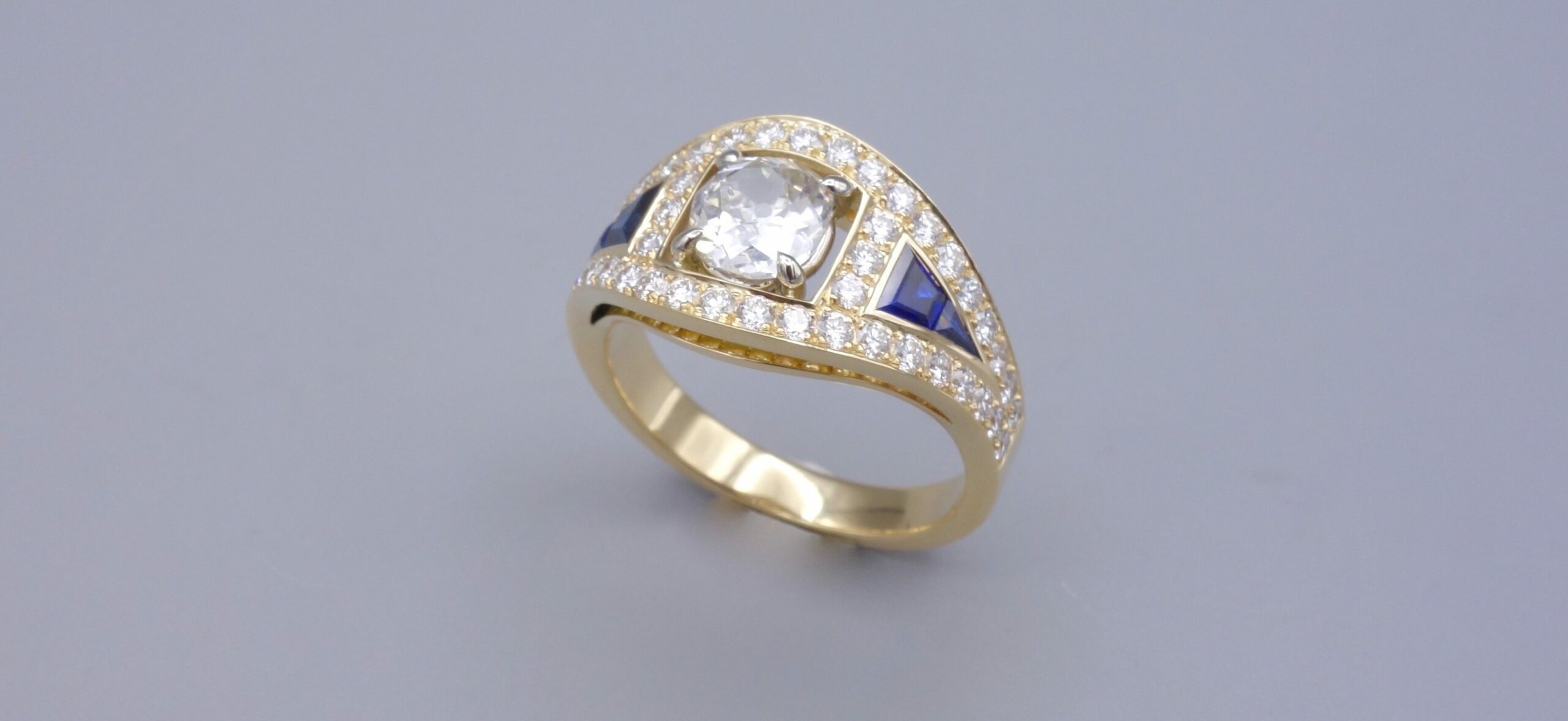 Bague de fiançailles saphir et diamant