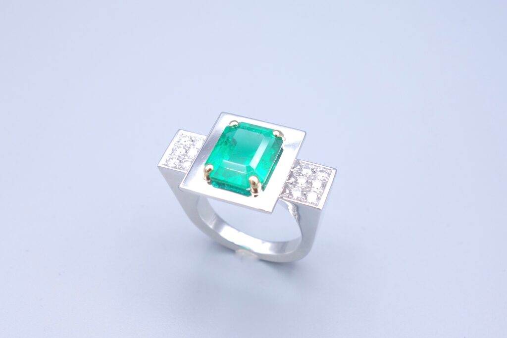 bague moderne émeraude