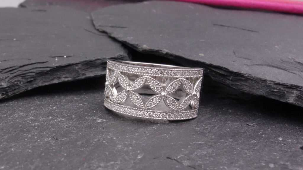 bague bandeau diamants