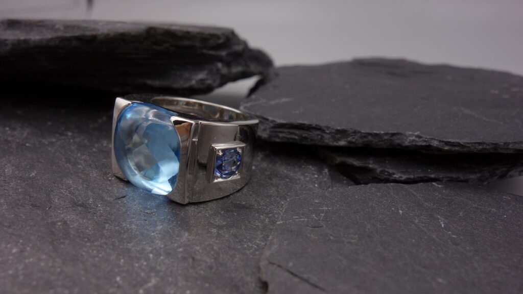 bague topaze bleu