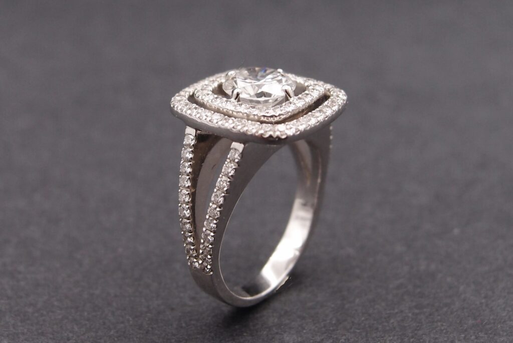 bague double entourage diamant