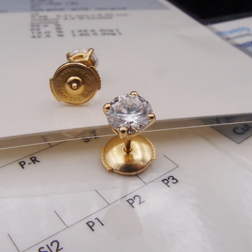 boucles d'oreilles clous diamant