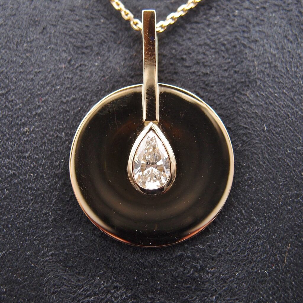pendentif cible diamant poire