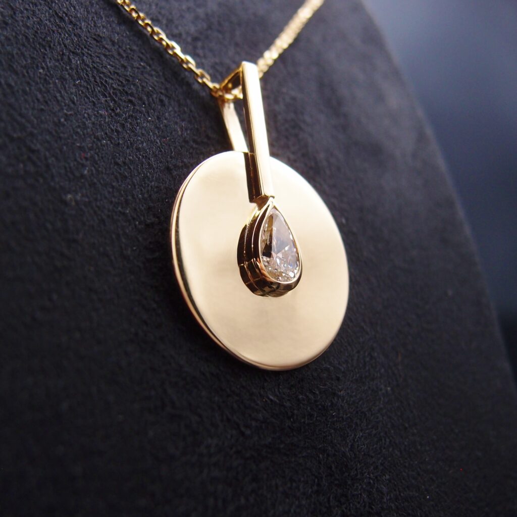 pendentif cible diamant poire