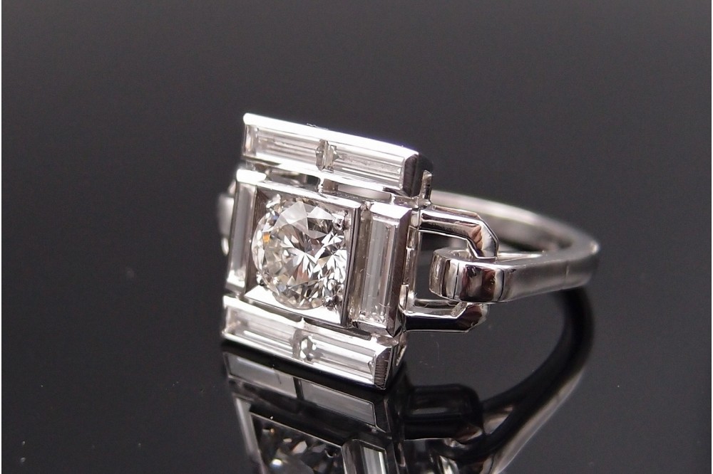 Bague “Art Déco” diamant 0.72 ct H/SI2 ( GIA) entourage diamants baguette
