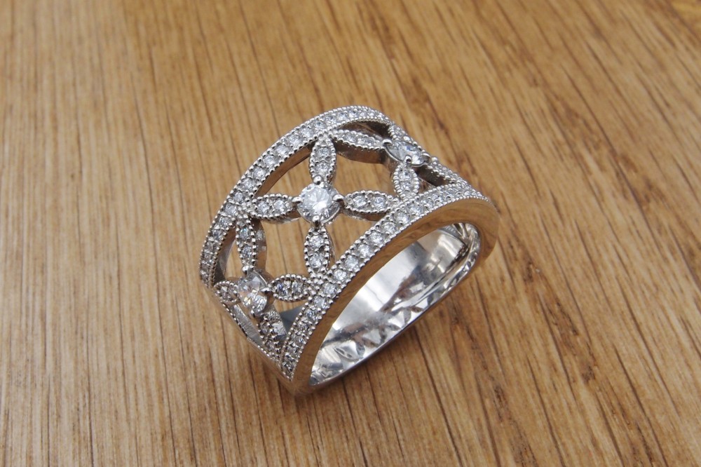 bague bandeau diamants or gris