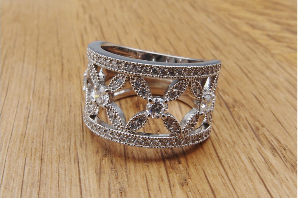 bague de fiançailles bandeau diamants