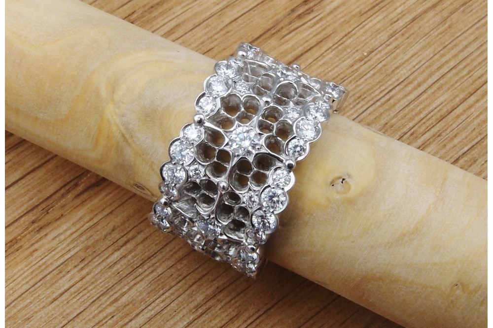 Bague « Dentelle » diamants or blanc