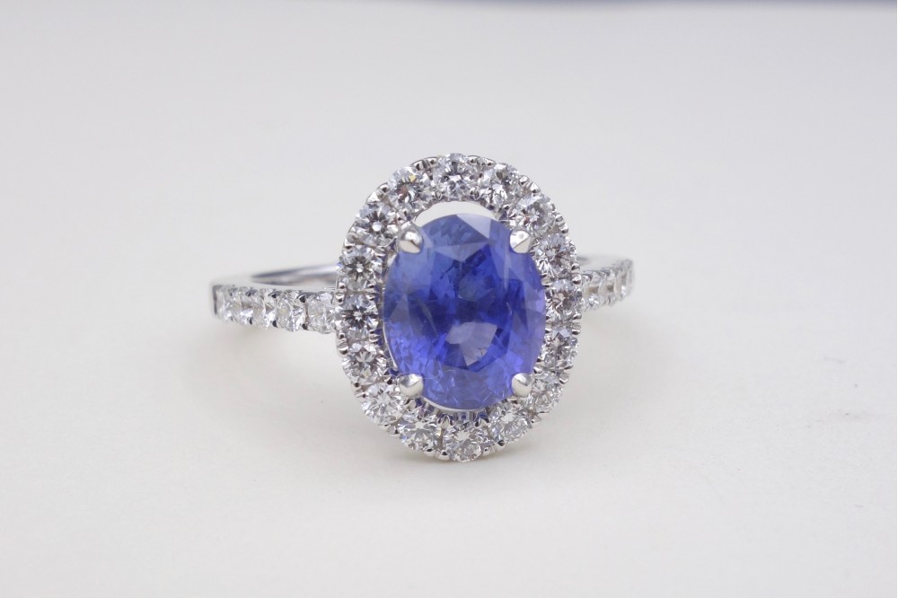 bague entourage saphir et diamants