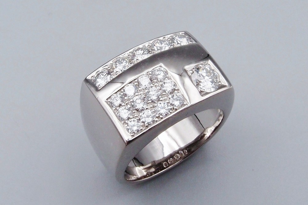 Bague “Forties” or blanc 18 carats et diamants
