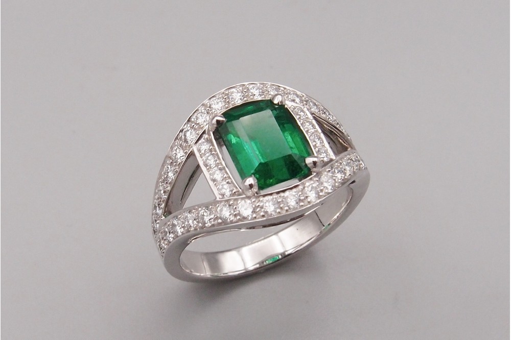 bague moderne émeraude