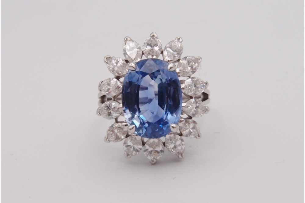 Bague Saphir Ceylan 4.85 cts et diamants navette sur platine , vers 1960