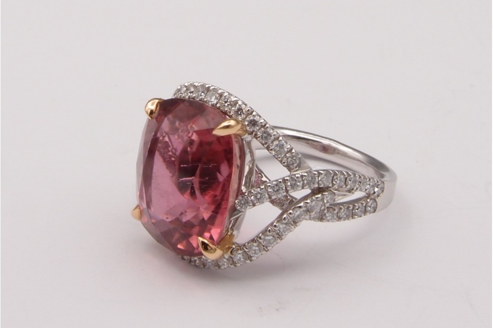 Bague « Sarah » grand modèle, Tourmaline rose et diamants