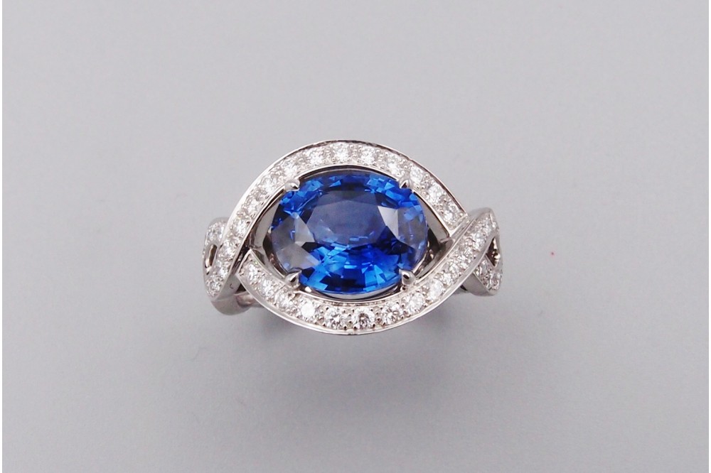 Bague “Tresse” Saphir 4,05 carats et diamants