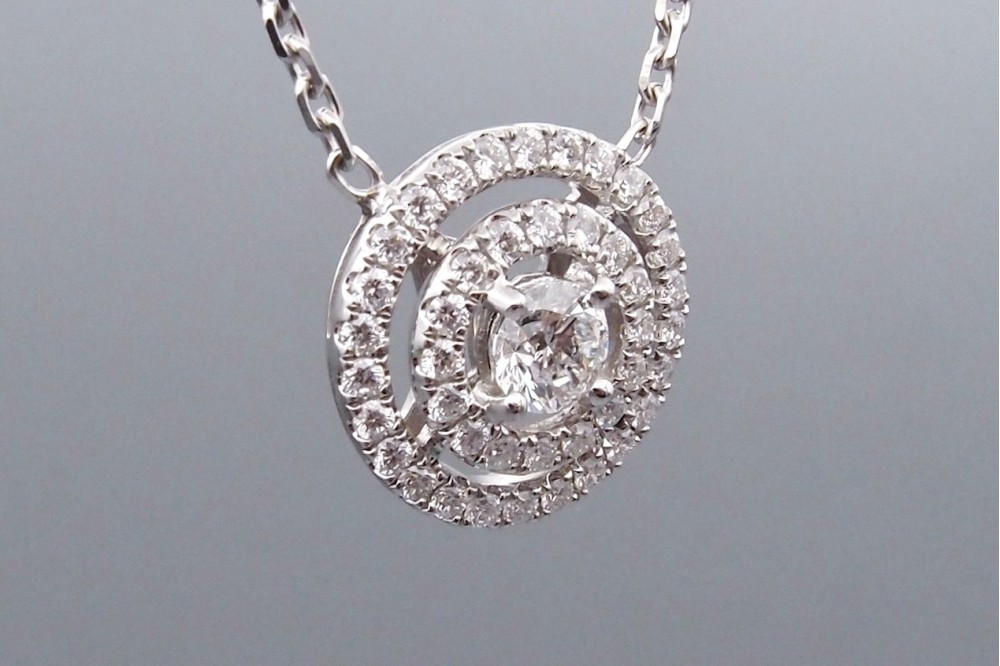 collier pendentif diamant arabesque