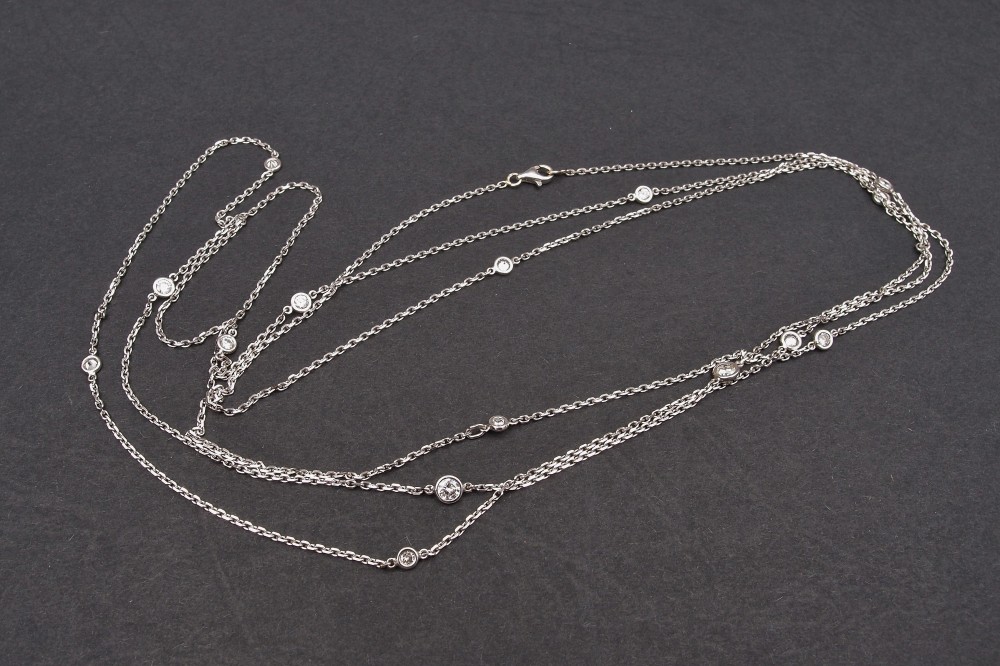 sautoir or gris et diamants