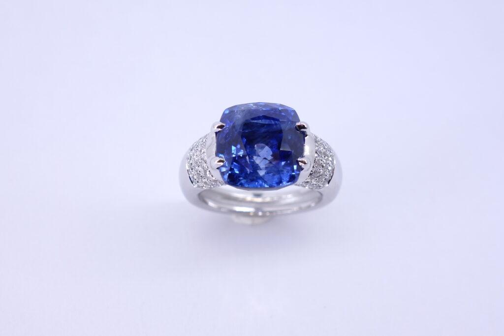 Bague saphir coussin