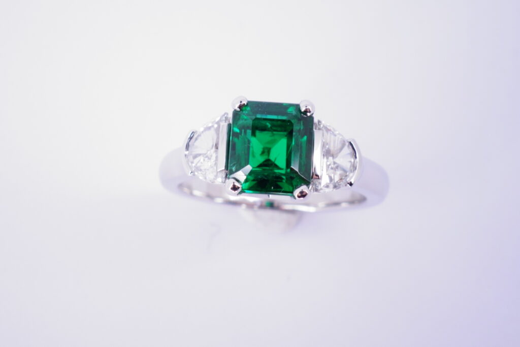 bague émeraude diamants