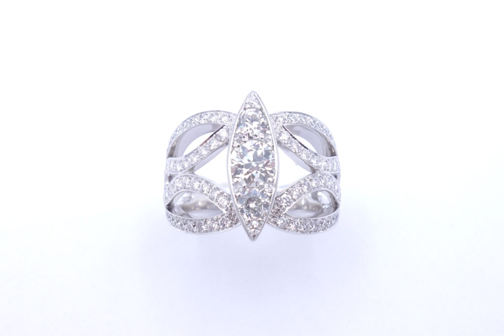 BAGUE « NAVETTE » DIAMANTS