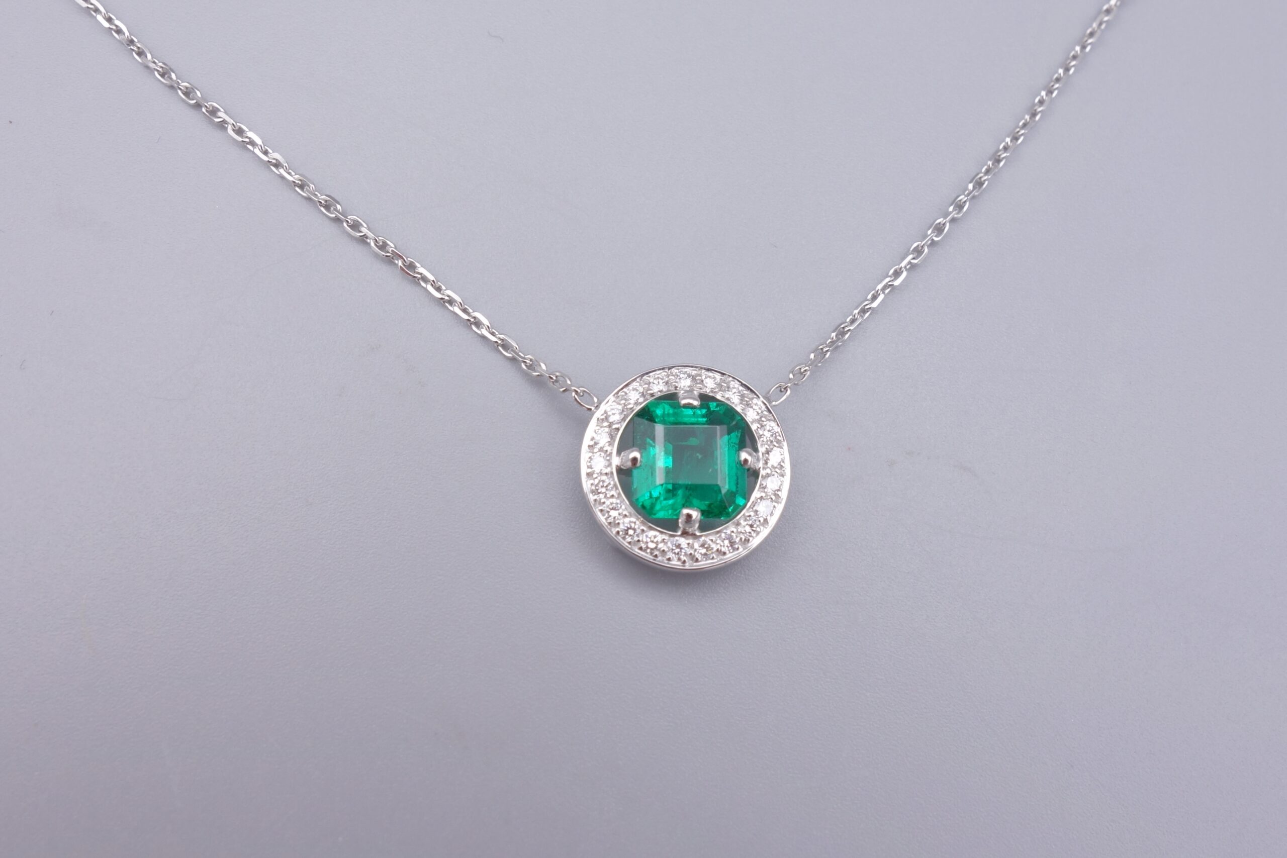 Pendentif sur mesure émeraude