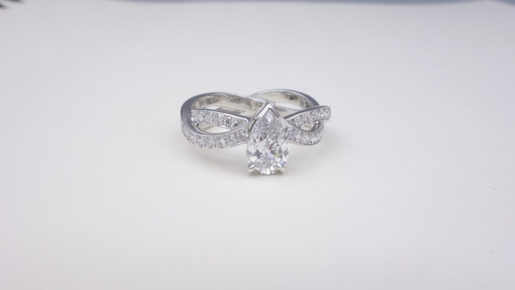 SOLITAIRE OR BLANC DIAMANT TAILLE “POIRE”