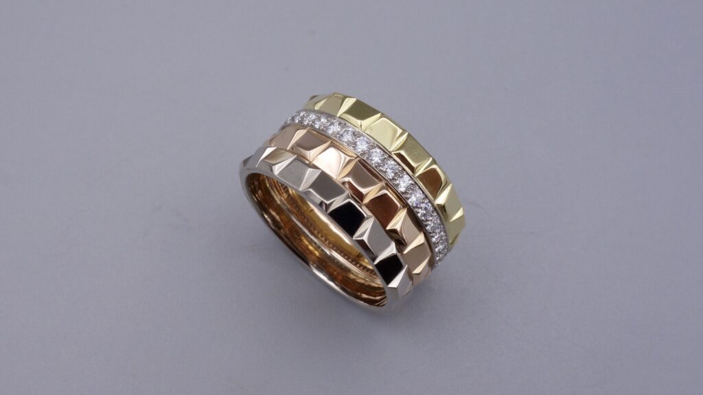 BAGUE BANDEAU 3 ORS ET DIAMANTS