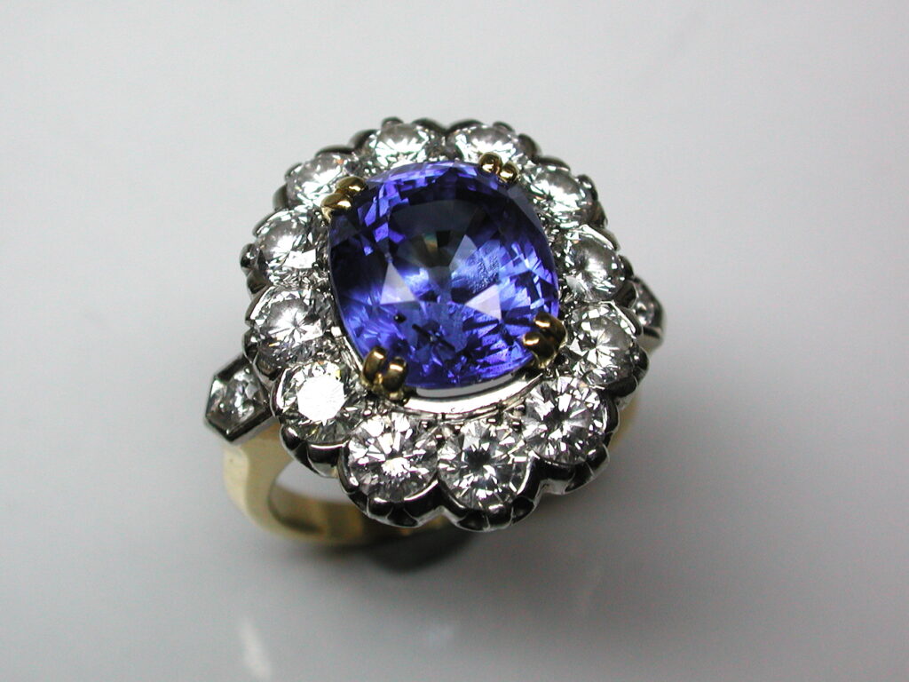 BAGUE POMPADOUR SAPHIR ET DIAMANTS