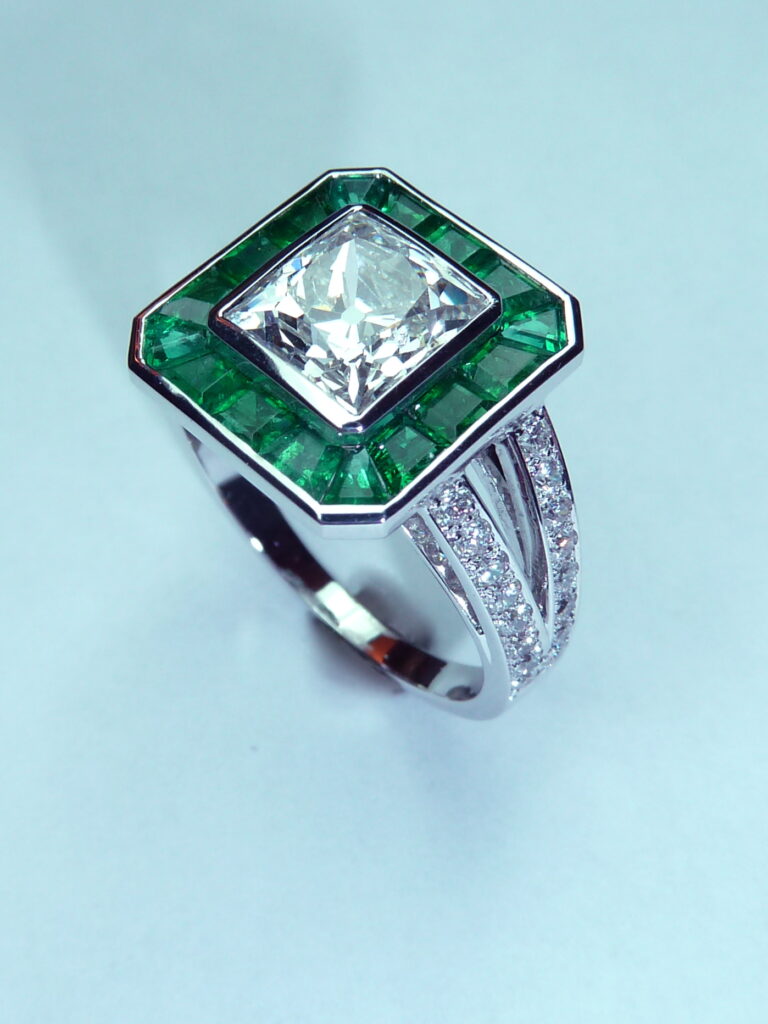 BAGUE « EMERAUDES CALIBRÉES »
