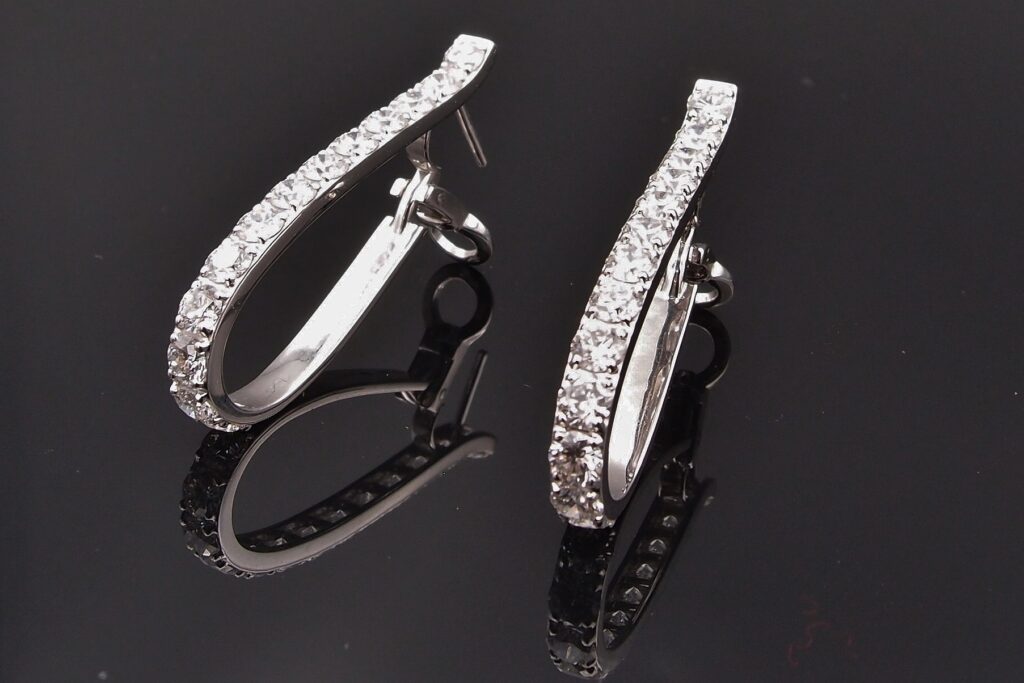 BOUCLES D’OREILLES « CRÉOLES » DIAMANTS , 3.60 CTS