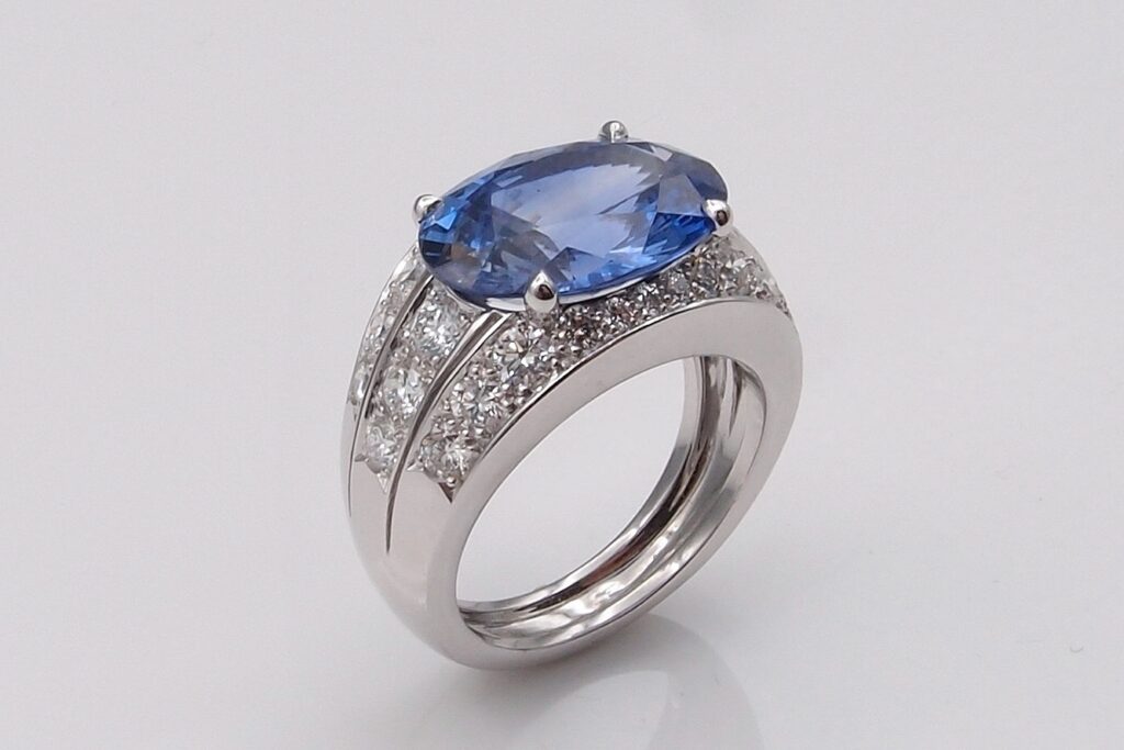 bague saphir or gris diamants