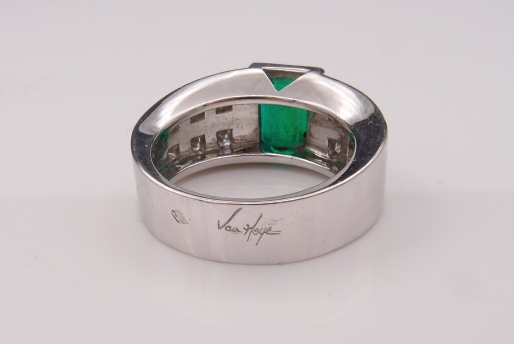 bague émeraude diamants or gris