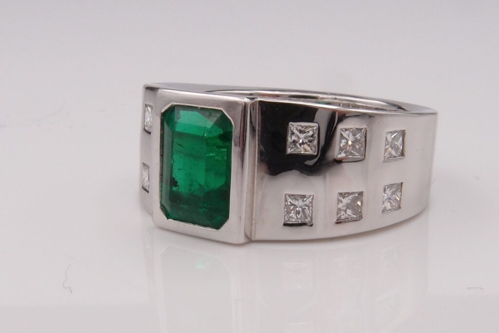 bague émeraude or gris