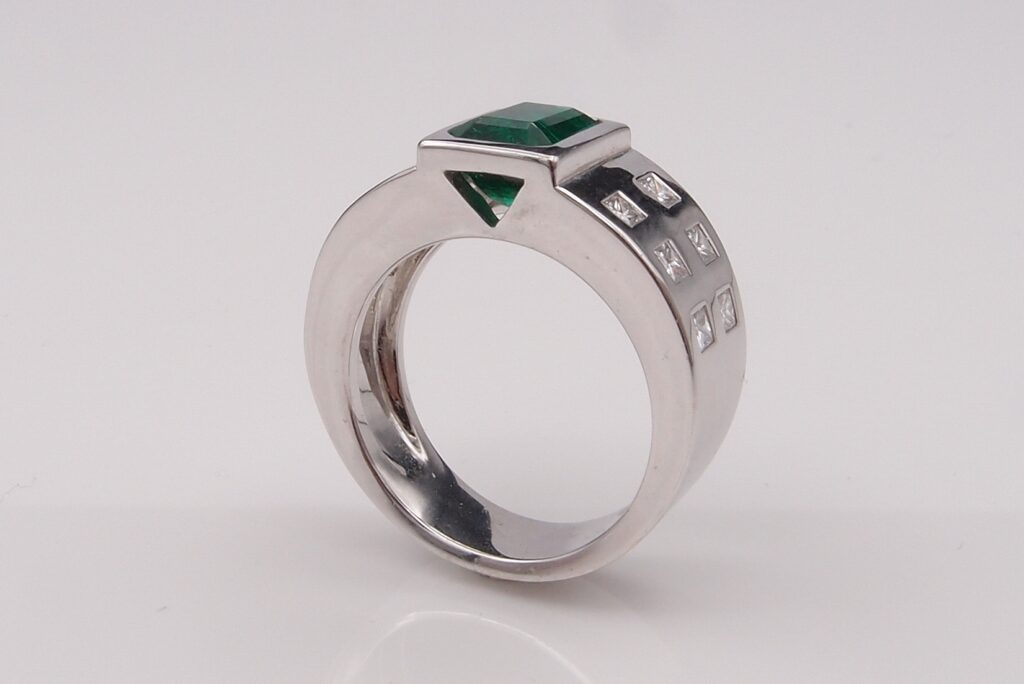 bague émeraude diamants