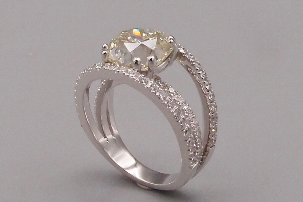 bague diamant or gris