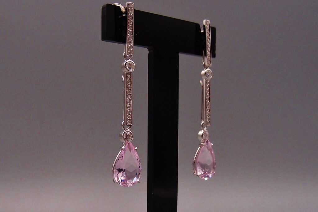 BOUCLES D’OREILLES DIAMANTS, CRÉATION « LES MODULABLES » MORGANITES ET DIAMANTS