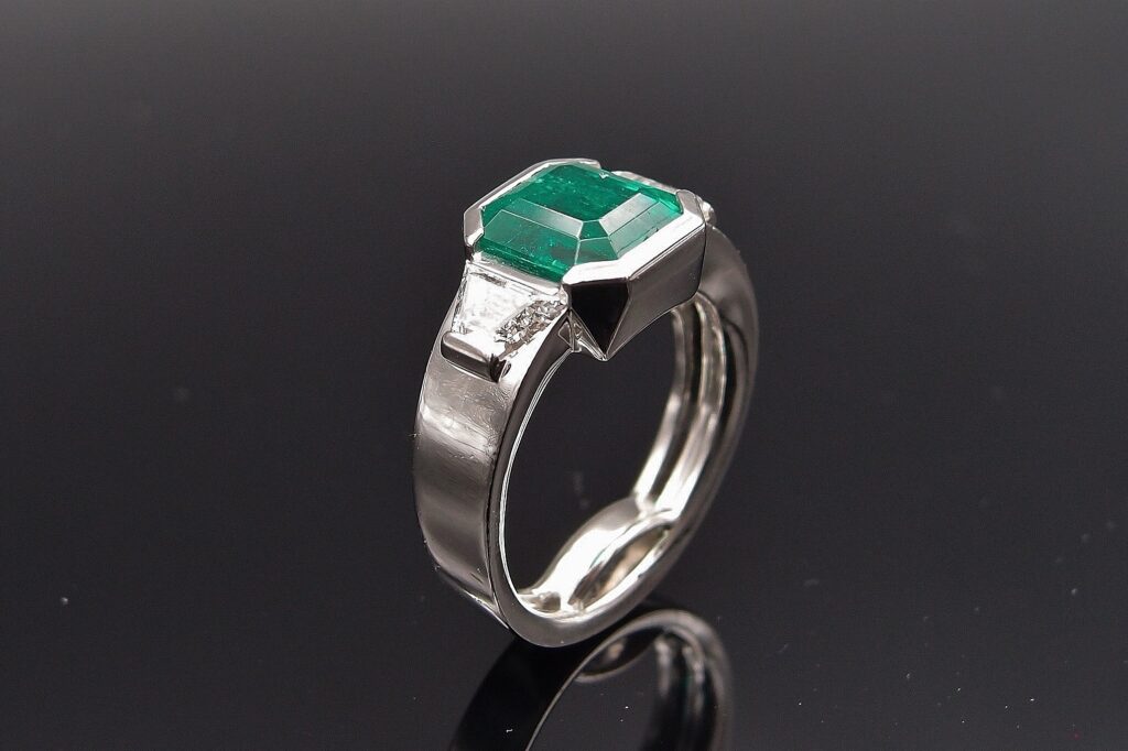 bague jonc emeraude