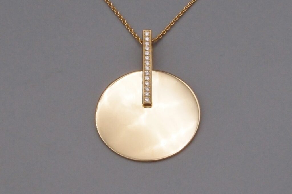 PENDENTIF « CIBLE » OR JAUNE 18 CTS ET DIAMANTS