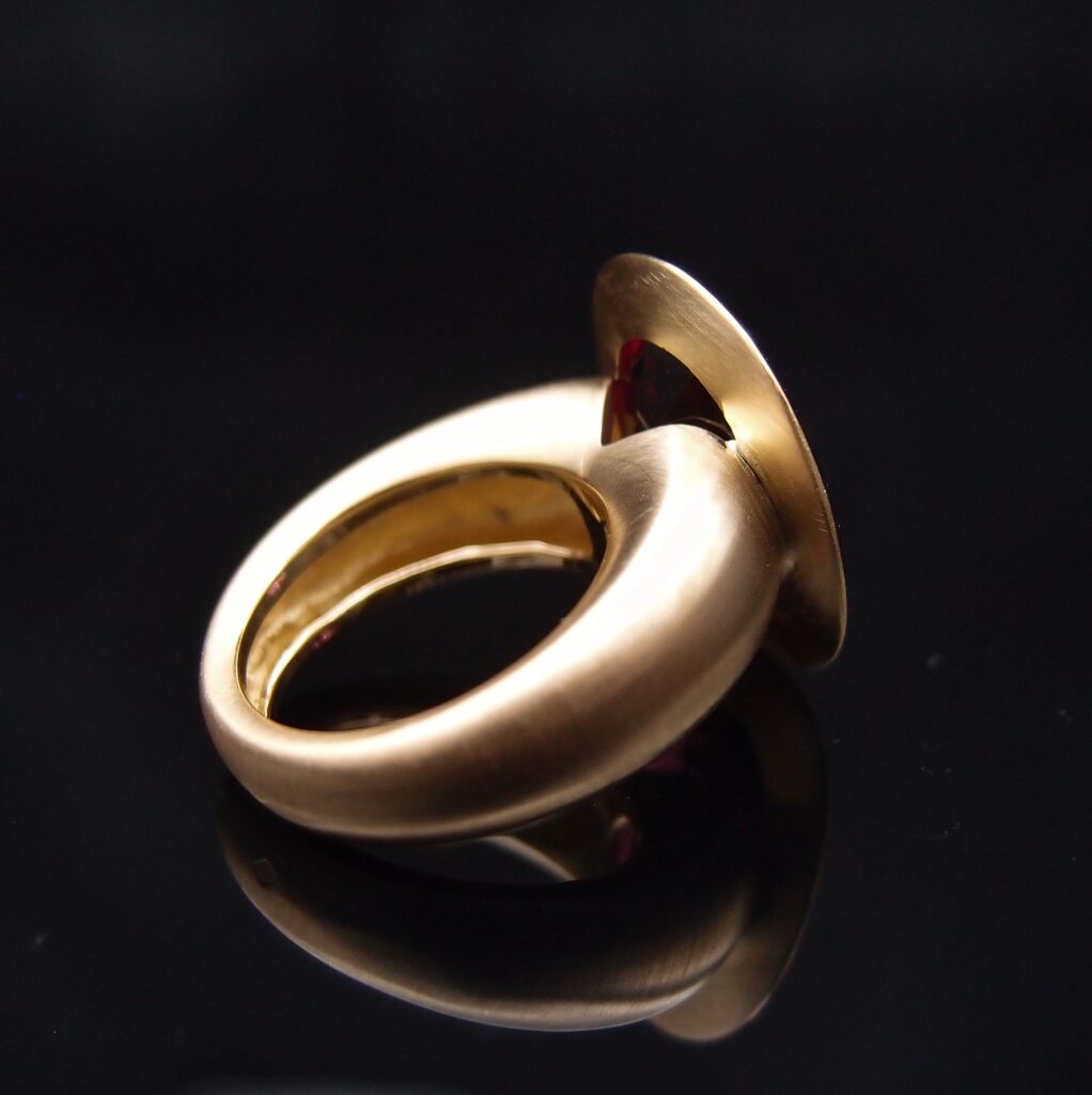 bague or jaune brossée