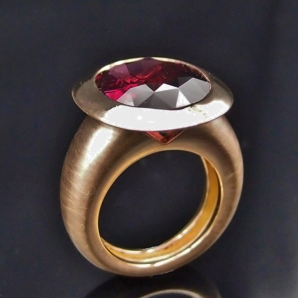 BAGUE « TEIL » OR JAUNE ET RHODOLITE