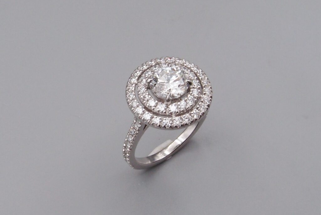 bague double entourage diamanst