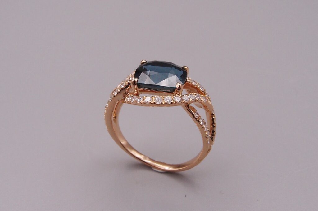 bague serti saphir vert