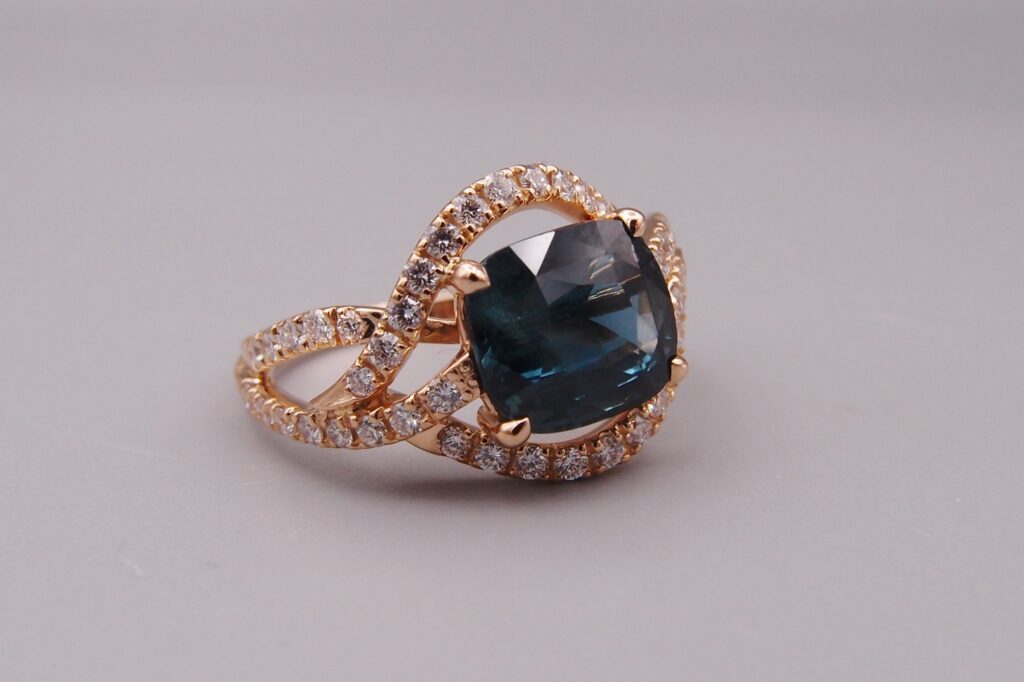 bague fiançailles saphir vert bleu