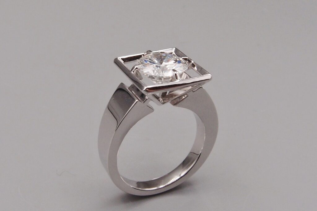 bague moderne diamant