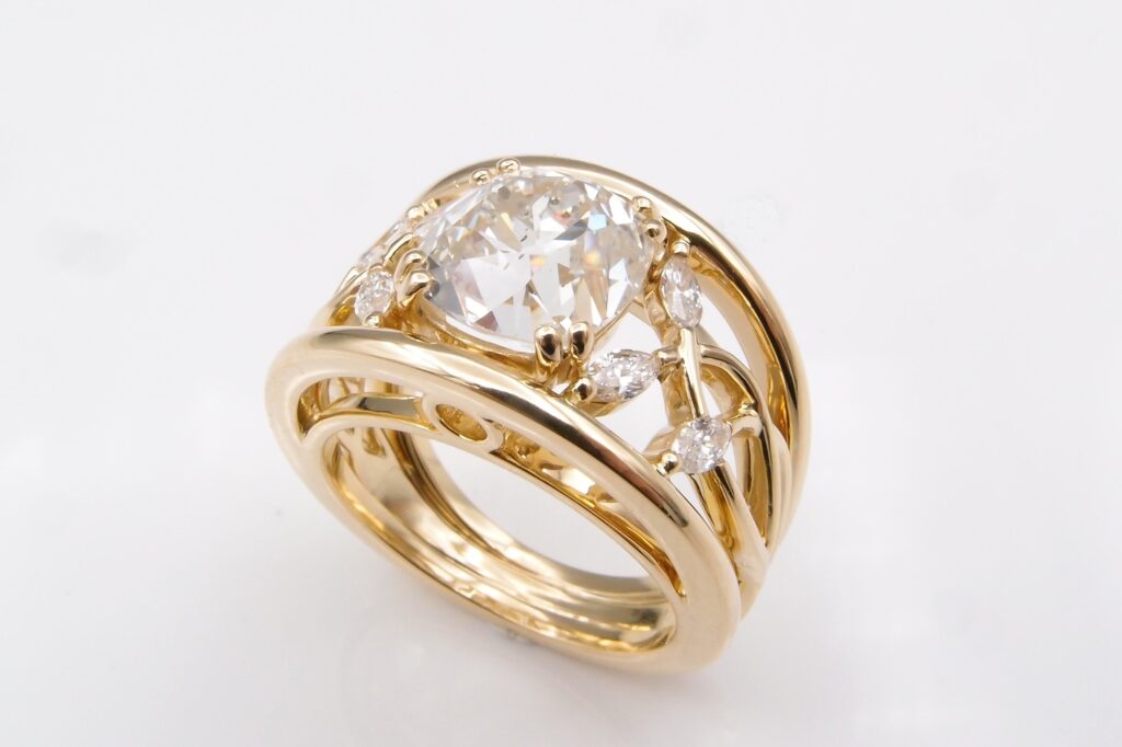 bague diamant coussin or jaune