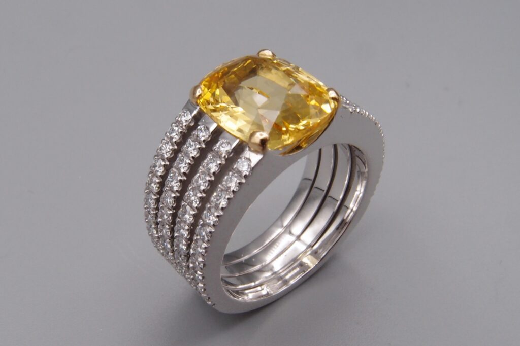 BAGUE 4 RANGS SAPHIR JAUNE ET DIAMANTS