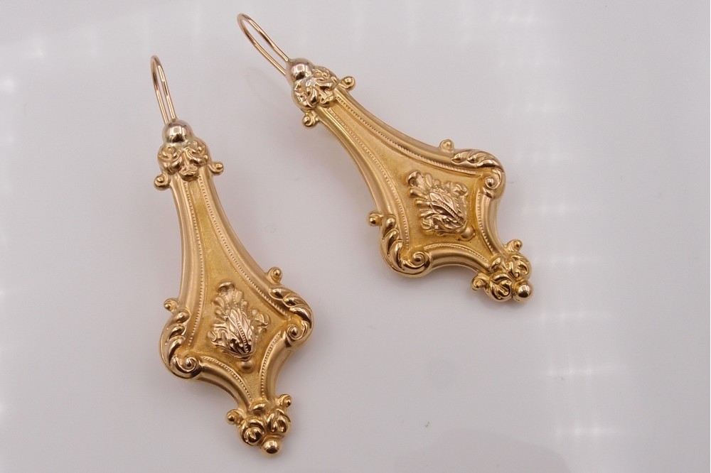 Boucles d’oreilles »pendantes », vers 1880 , or jaune 18 carats