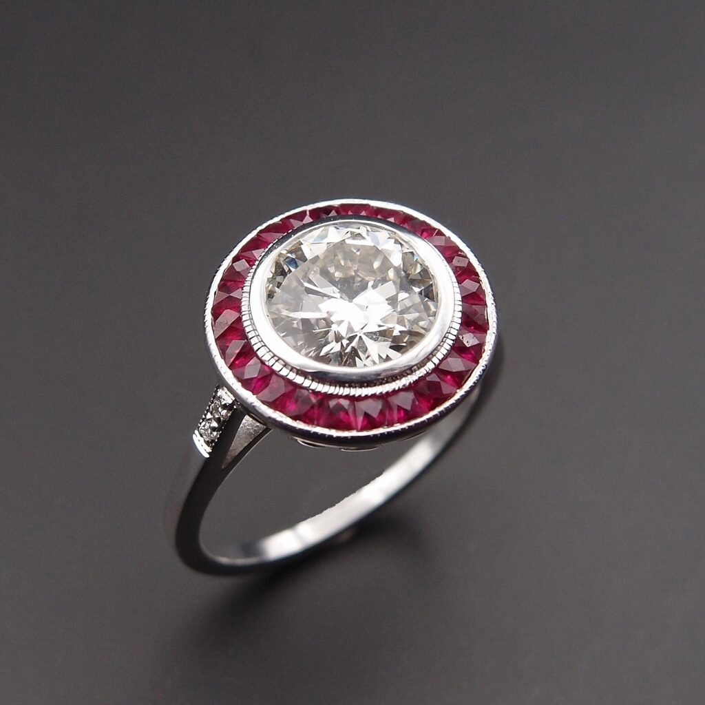 Bague entourage Diamant 1.60 ct J/SI1 et rubis calibrés