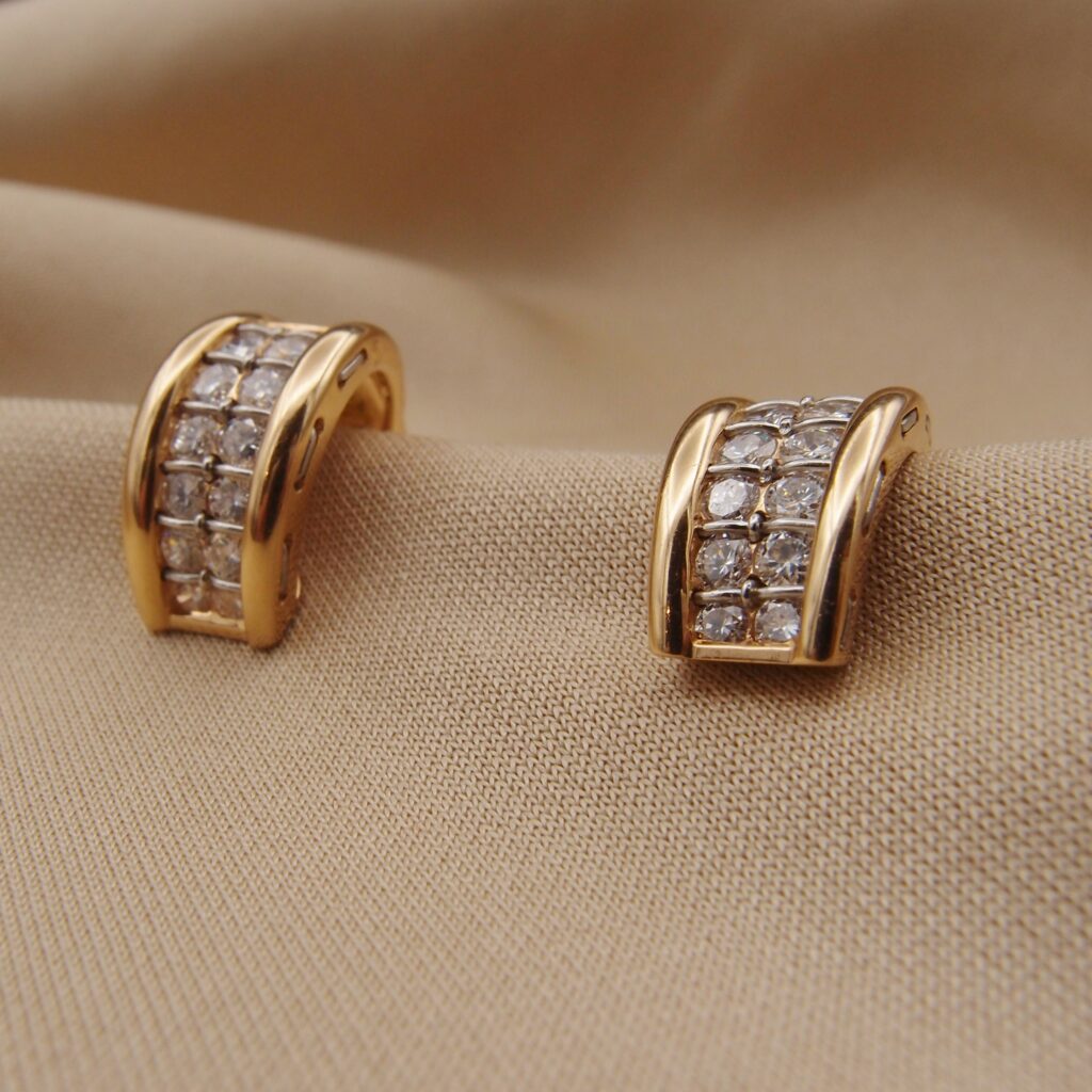Boucles d'oreilles Cartier clips or jaune et diamants